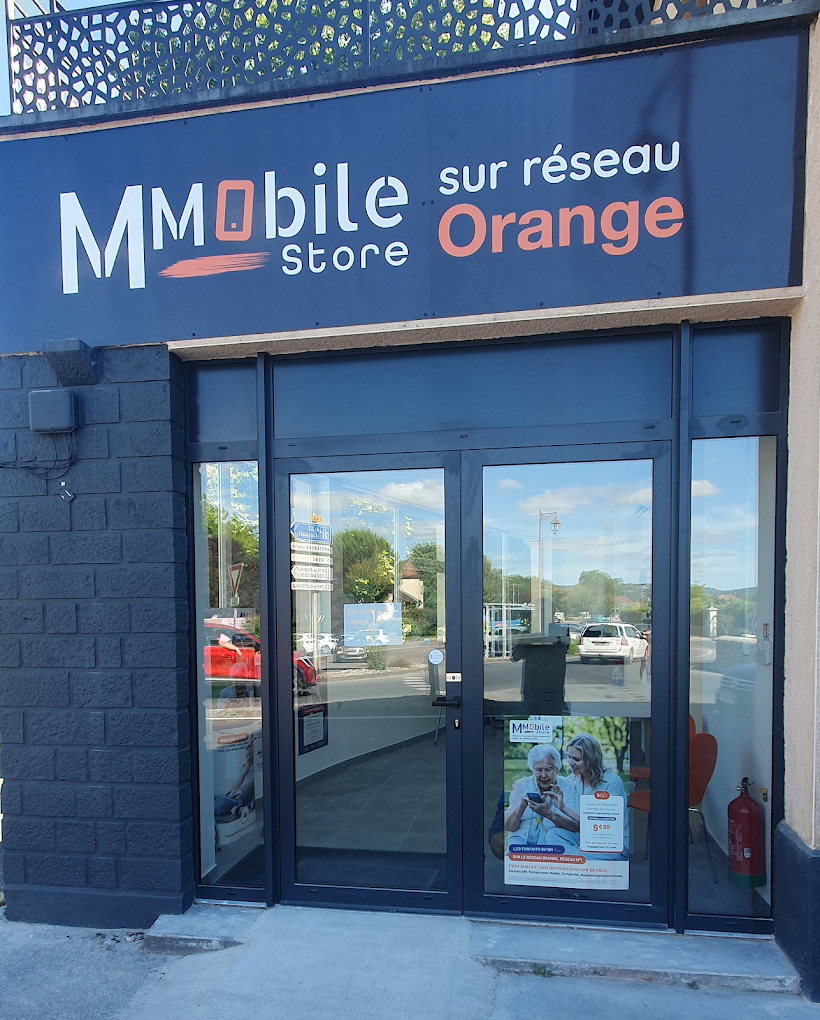 Façade de M'Mobile Store à Bretenoux, magasin de téléphonie mobile.