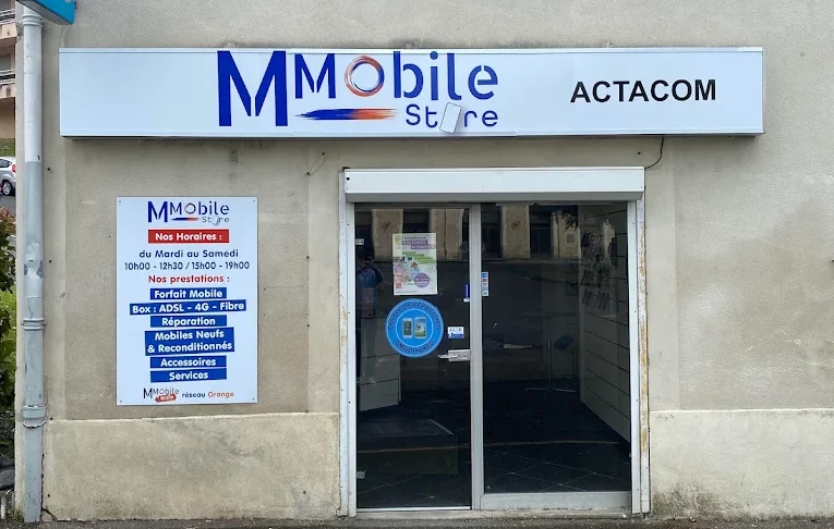Façade de M'Mobile Store à Cahors, magasin de téléphonie mobile.