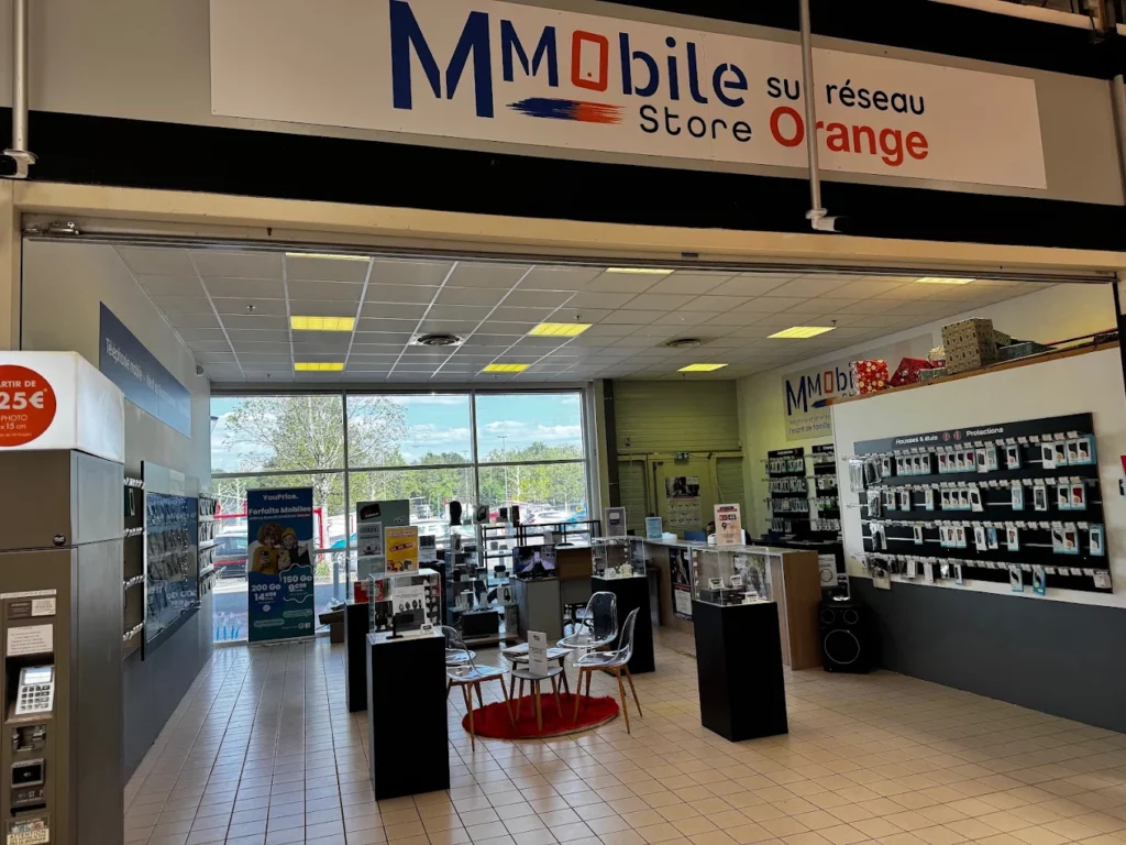 Façade de M'Mobile Store à Jonzac, magasin de téléphonie mobile.