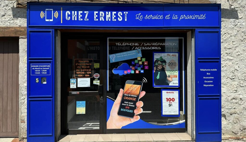 Façade de M'Mobile Store à Valence-d'Agen, magasin de téléphonie mobile.